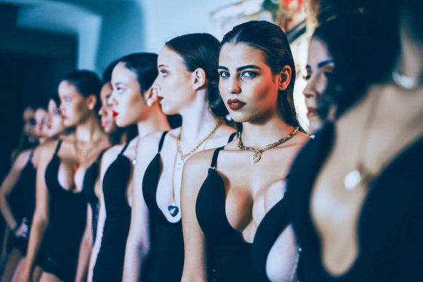 Rayonnante de Beauté : Le Lien Essentiel entre Sommeil et Éclat de la Peau