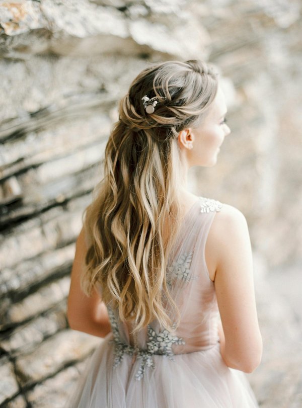 La broche pour cheveux : l'élégance réinventée !